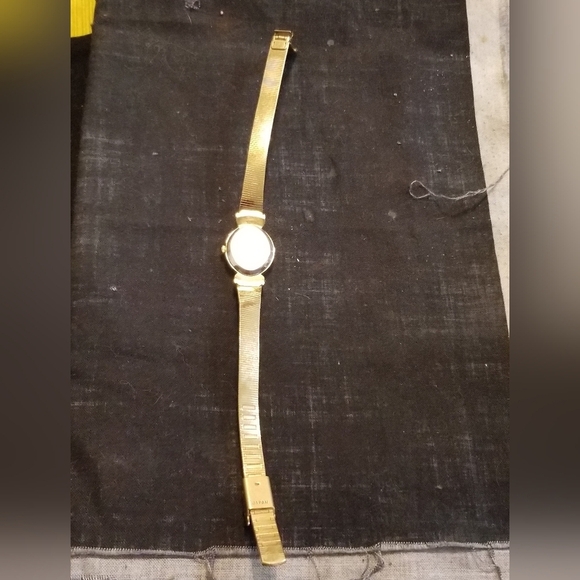 Elgin Quartz Women's Watch EK674-007 - Picture 4 of 6